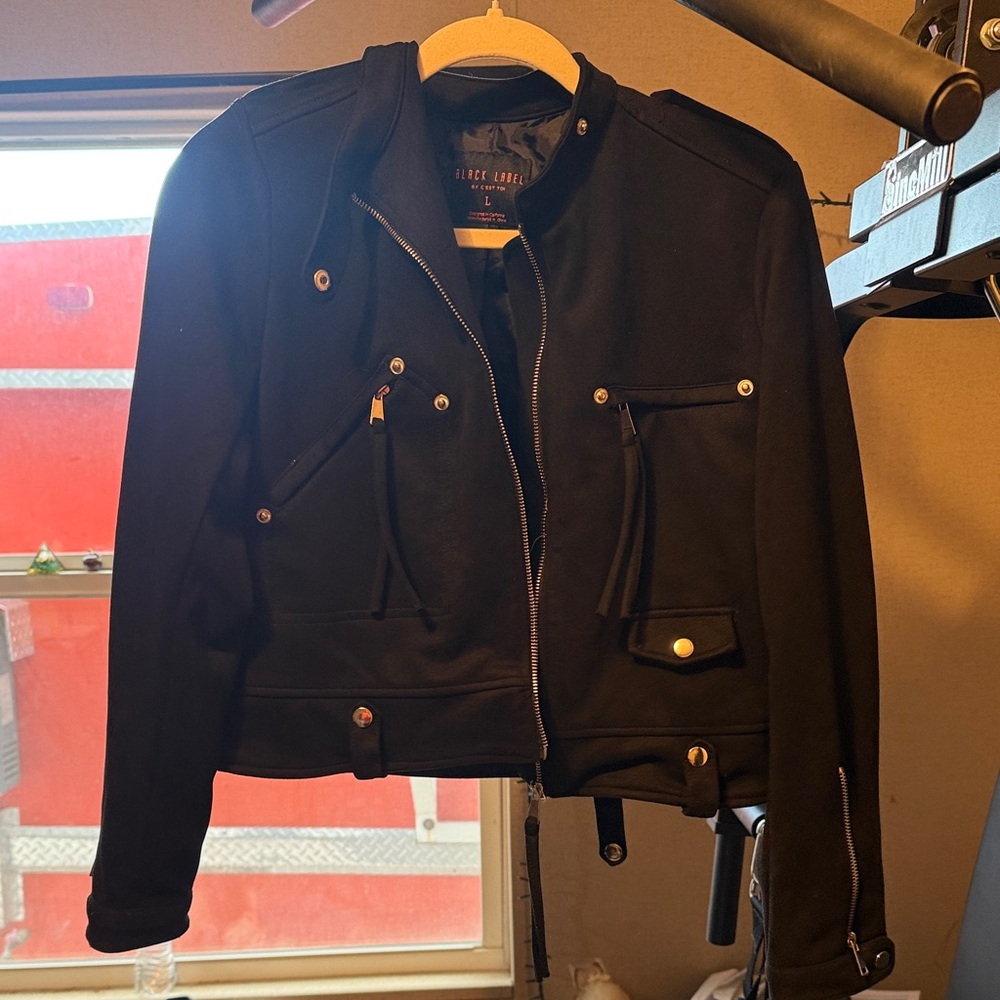 Black Cropped Jacket with Zipper Details I say, medium to large size